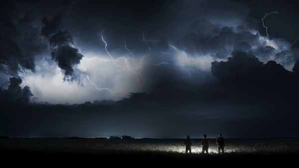 How to stay safe in a thunderstorm when walking in the UK