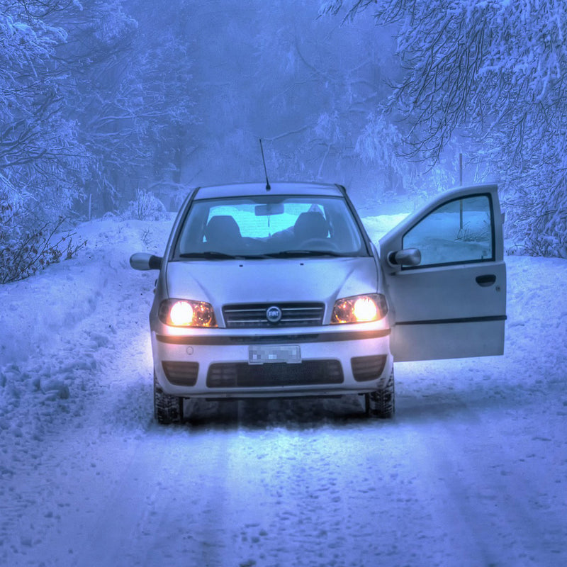 Emergency kit for driving in the snow safely