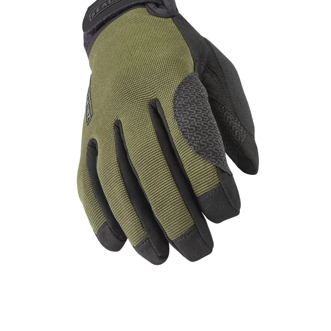 Sealskinz Harling all weather waterproof gloves in olive curved finger construction detail