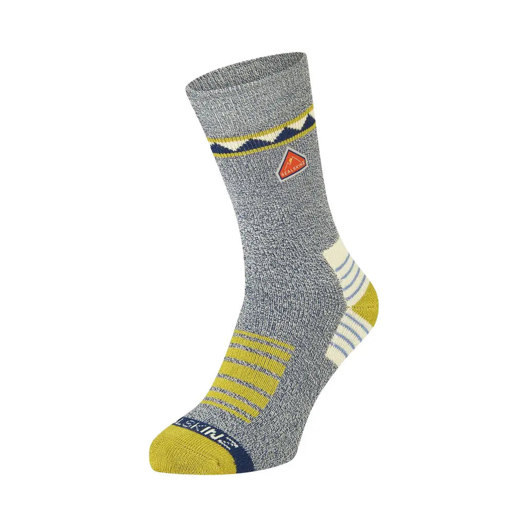 Sealskinz Kimberley mid calf bamboo hiking socks in green colour showing the front detail