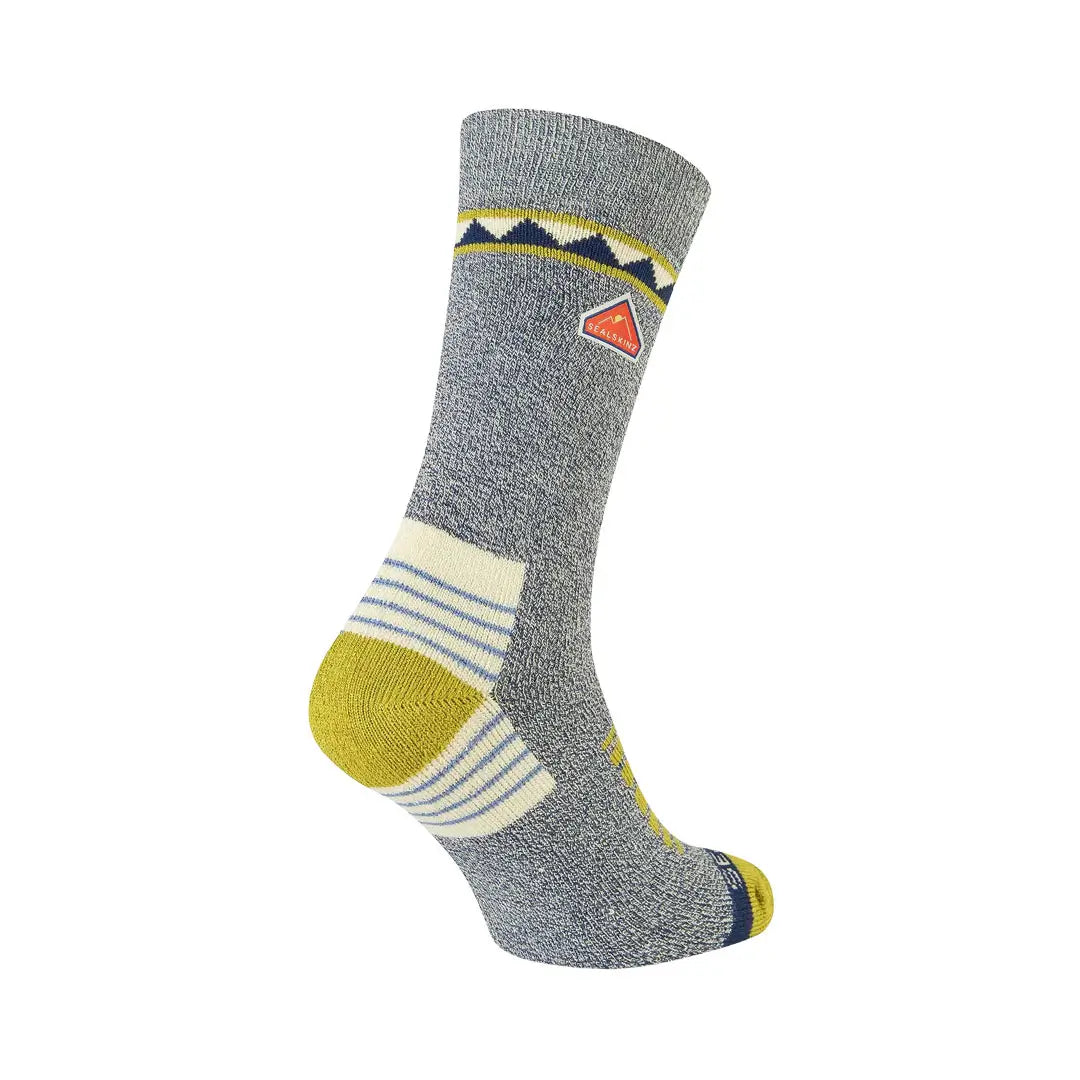 Sealskinz Kimberley mid calf bamboo hiking socks in green colour showing the heel detail